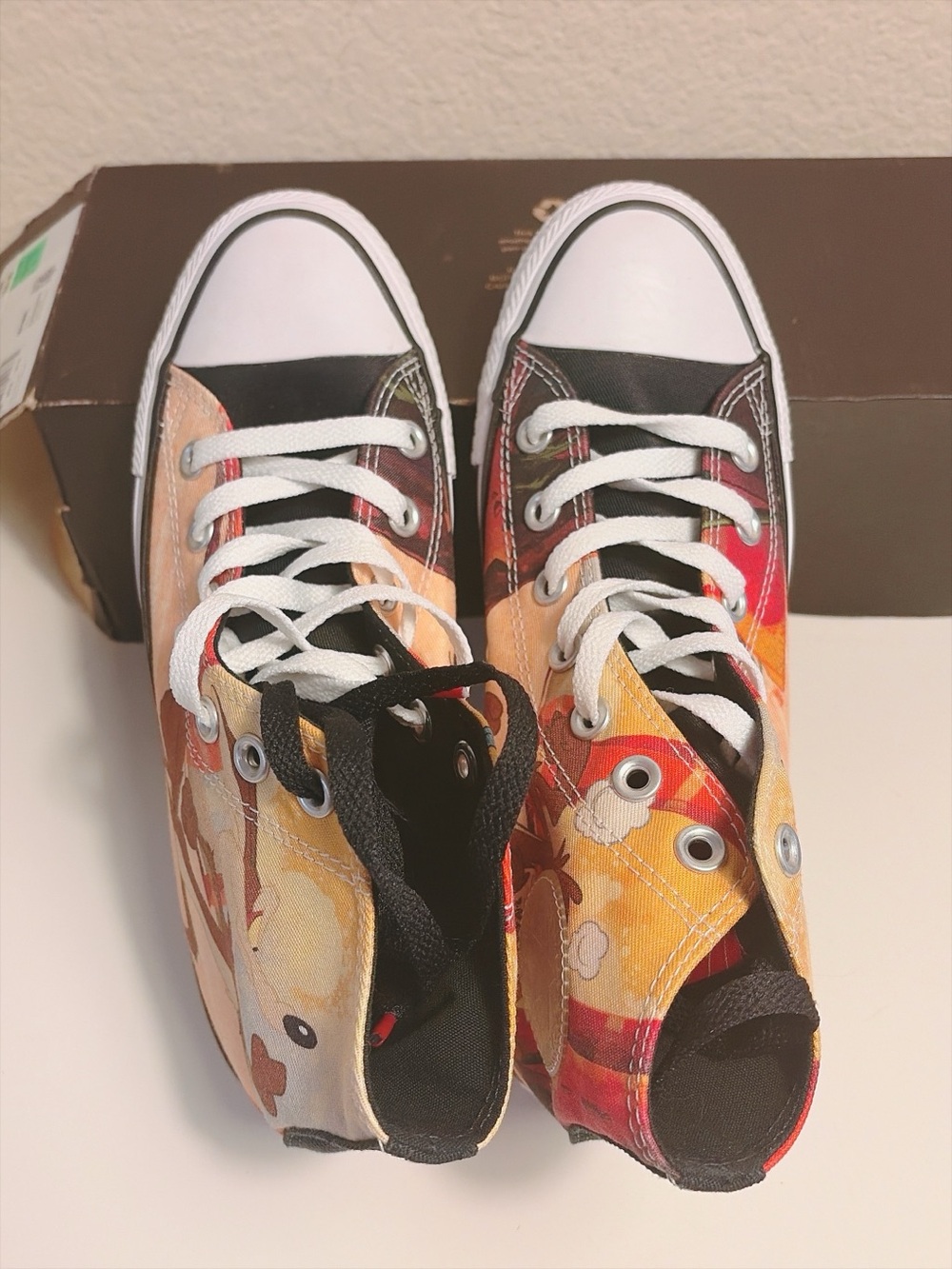 Converse x Looney Tunes Chuck Taylor All Star High Top Shoes W7 New No Full Box - Picture 9 of 13